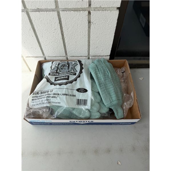 Extra heavyweight green flannel gloves