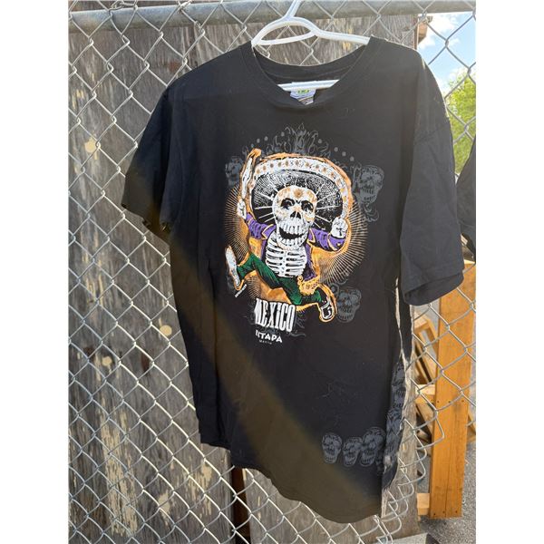T-shirt size large