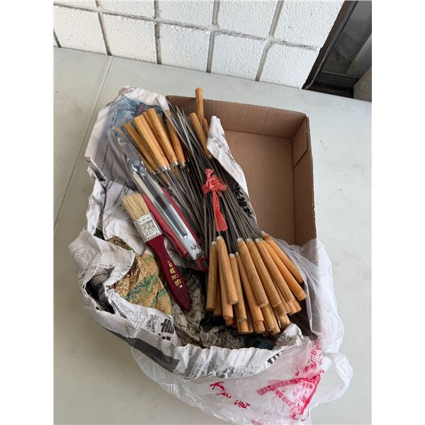 Fondue/barbecue forks and kitchen items