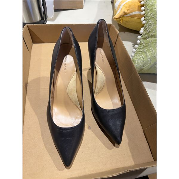 Banana republic shoes size 8.5