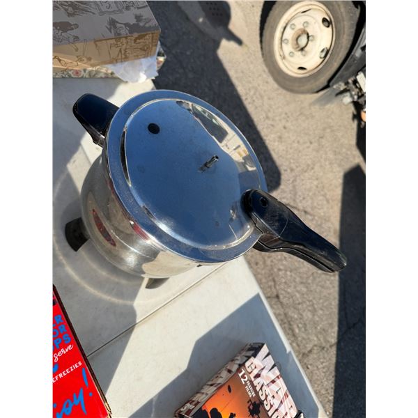 Pressure cooker