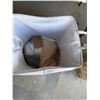 Image 2 : Laundry basket and assorted linens