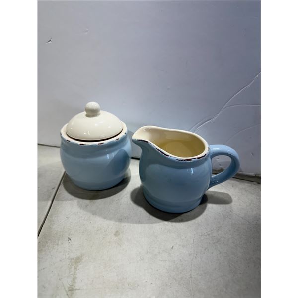 Cream and sugar dish