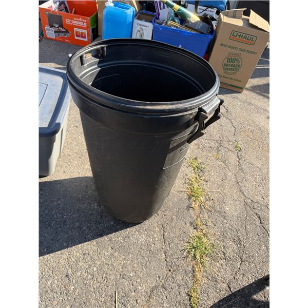 Rubbermaid garbage can