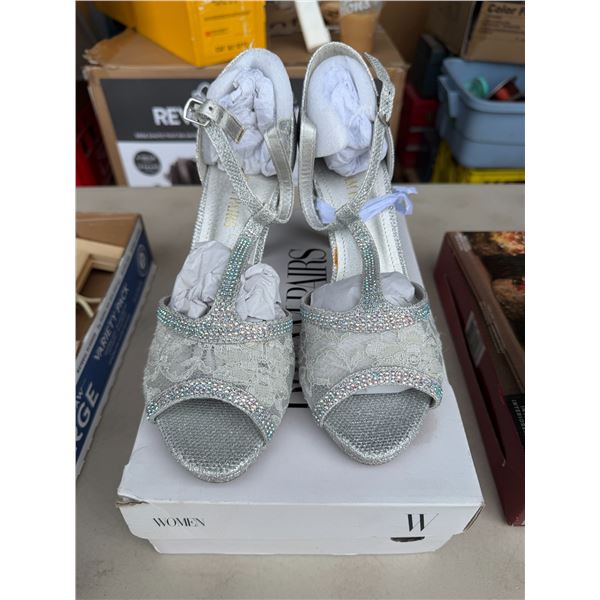 Dream, Paris size 8 shoes