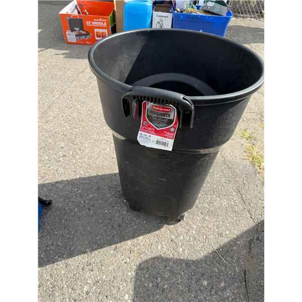 Rubbermaid garbage can