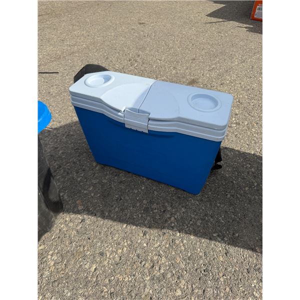 Rubbermaid cooler