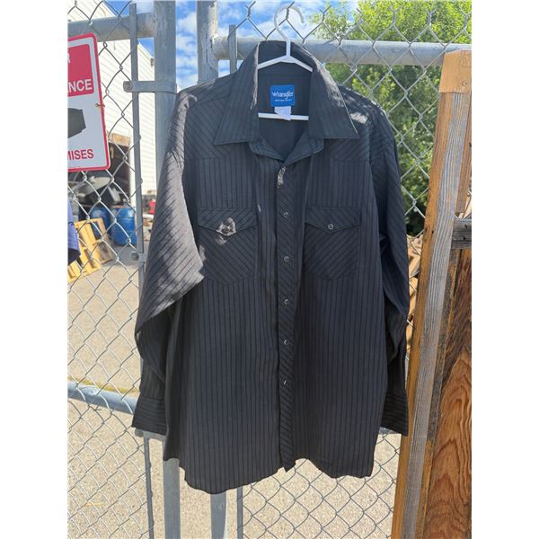 Wrangler shirt size not shown probably large larger or extra large
