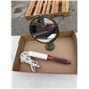 Image 1 : Curling iron and mirror
