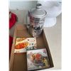 Image 1 : Container and cooking items
