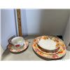 Image 1 : Beautiful Royal DOULTON sunburst place setting
