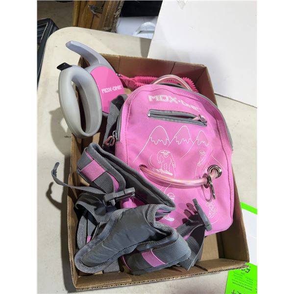 MDX  one bag, leash, and harness for skiing with children