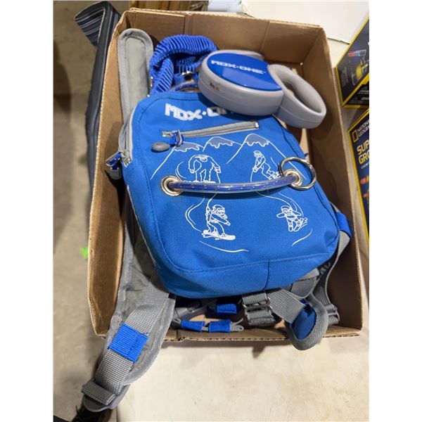 MDX  one bag, leash, and harness for skiing with children