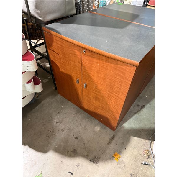 2 door cabinet  cabinet 29" x 21" x 28 1/2" tall