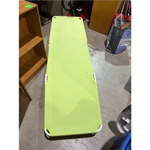 Lounge chair folding