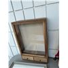 Image 1 : Display cabinet