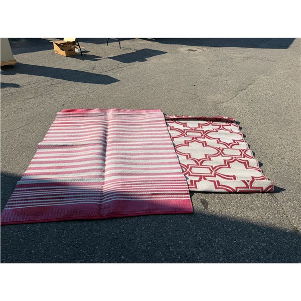 2 outdoor mats