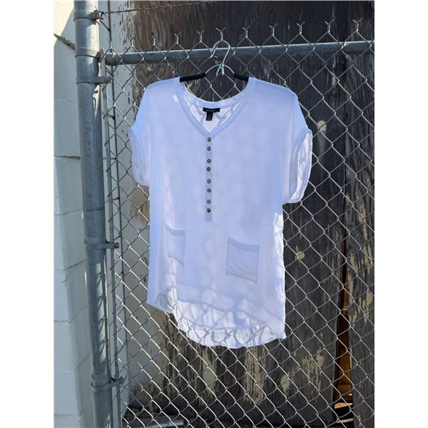 T-shirt size large