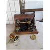 Image 1 : Singer, sewing machine