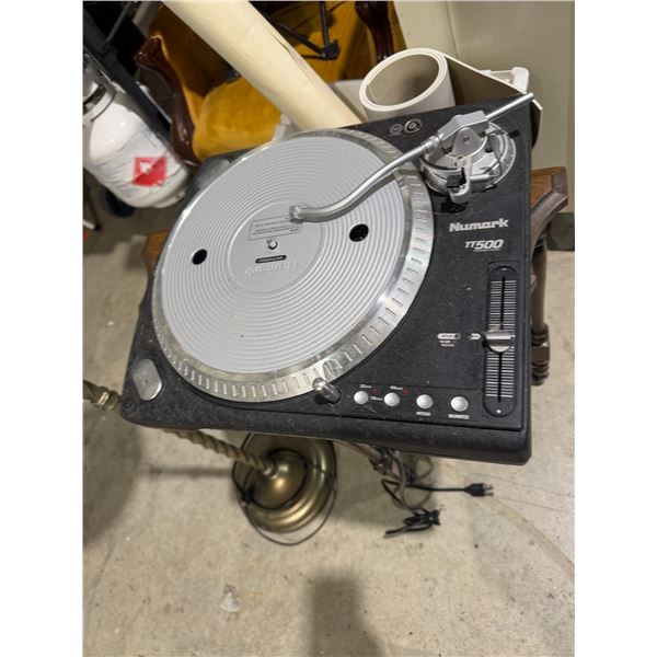 NUMARK  TT 500 record player needs work