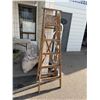 Image 1 : Wood ladder
