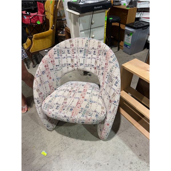 Accent chair