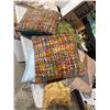 Image 1 : Throw pillows