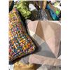 Image 2 : Throw pillows