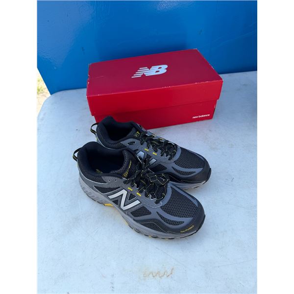 New balance shoes, size 8 d