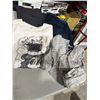 Image 1 : Assorted clothing