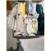 Image 1 : Towels and linens
