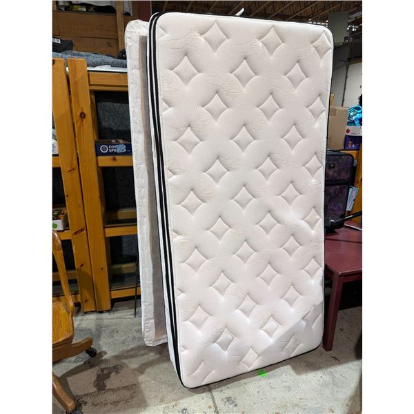 Single mattress and boxspring