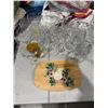 Image 1 : Glasses and cutting board