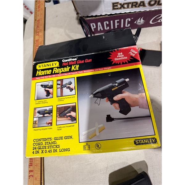 Hot melt glue gun