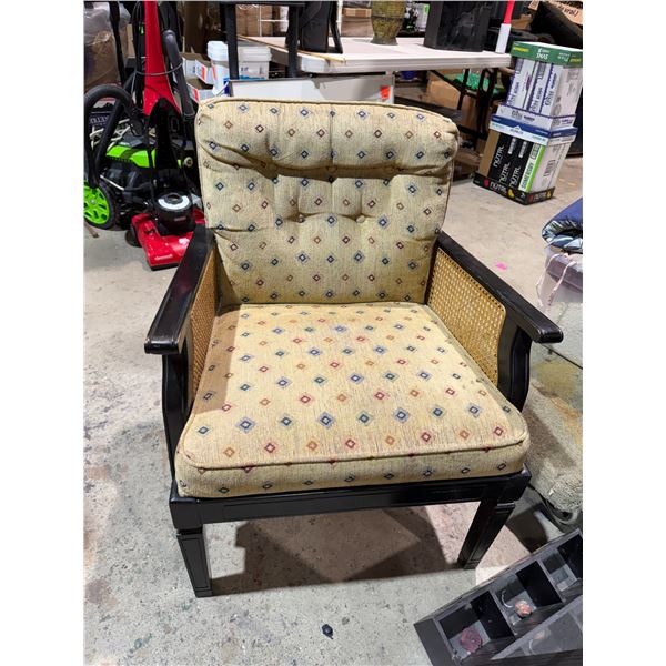 Accent chair