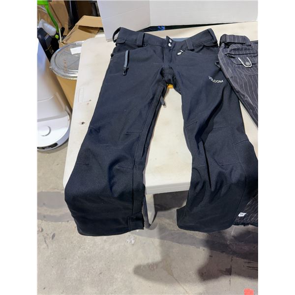 VOLCOM size small ski pants
