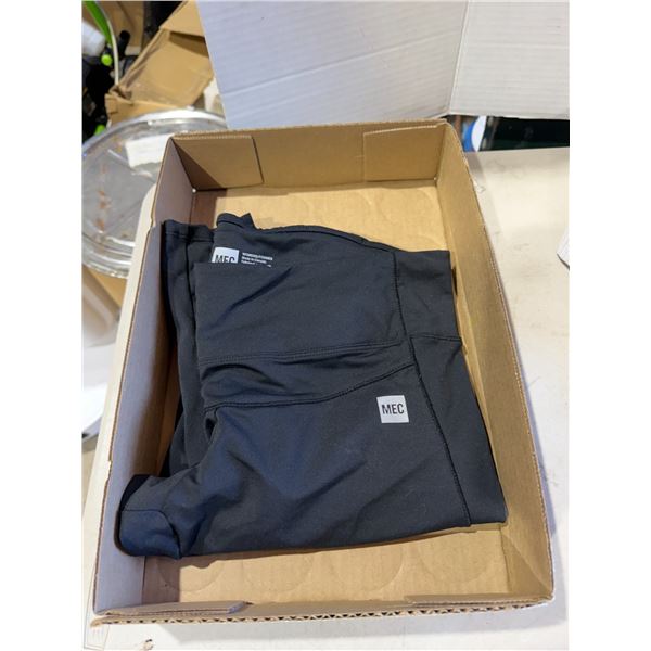 MEC pants size small