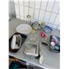 Image 1 : Assorted kitchen items