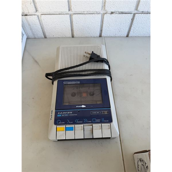 LLOYD tape player