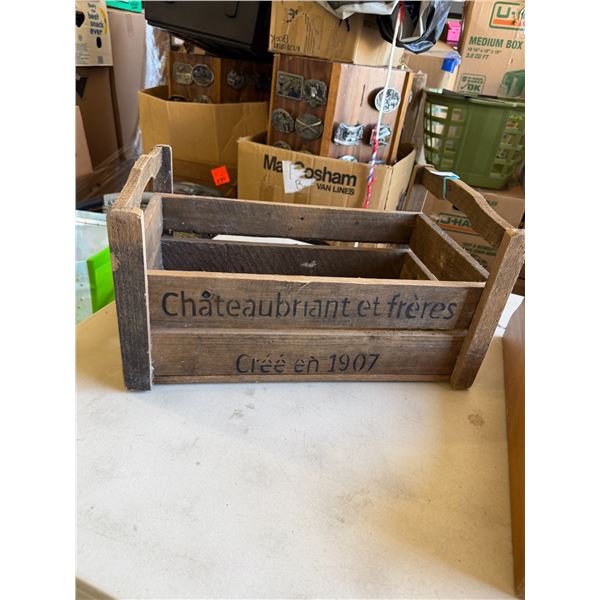 Antique Friends Wood wine box Châteaubriant et freres EST. 1907.