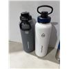 Image 1 : Gray and white thermal flasks