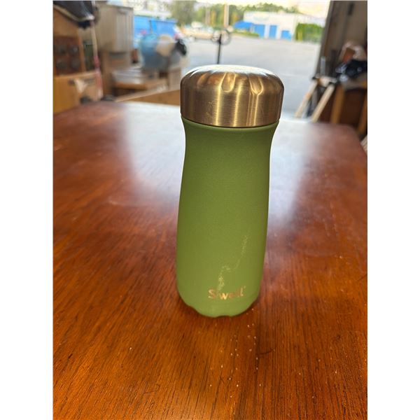 Swell water bottle