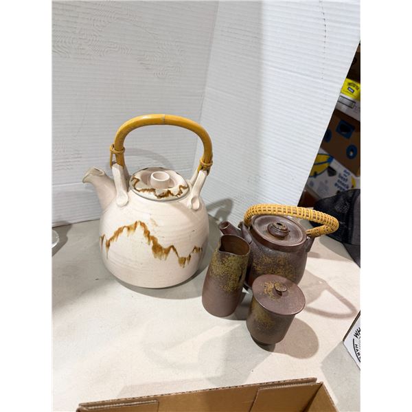 Pottery pots