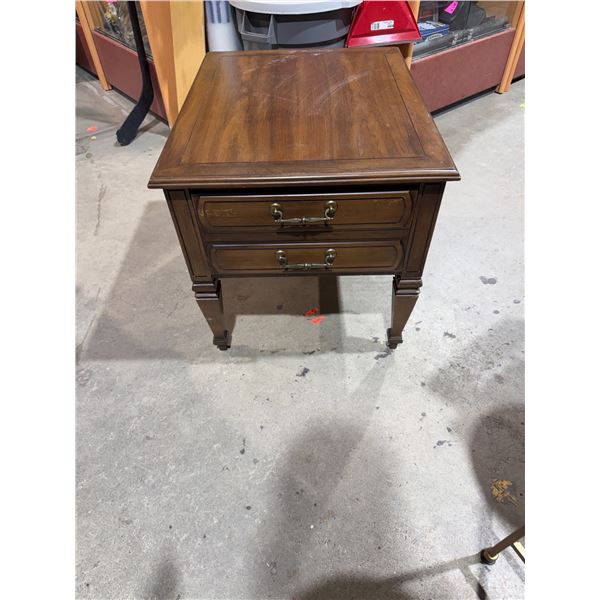 DEILCRAFT side table 21" x 26" x 21" tall