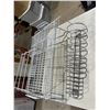 Image 1 : Organizing stands