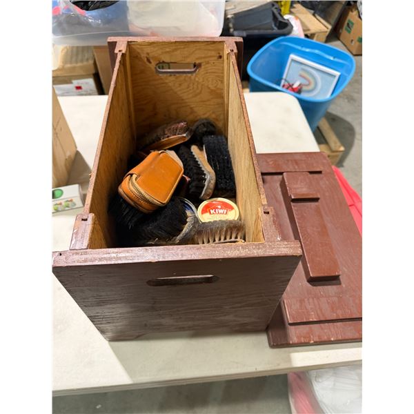 Shoe shine box
