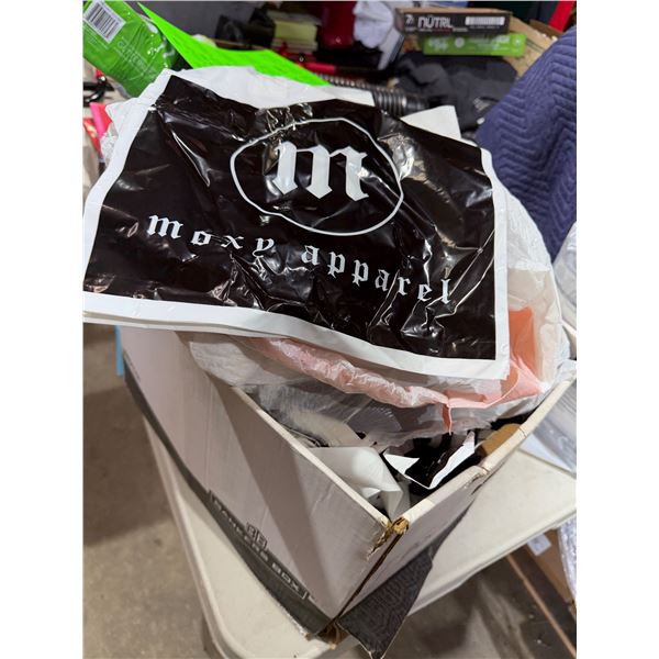 Box of two different size plastic bags new