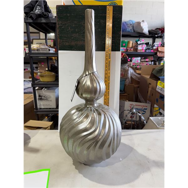 New metallic MAGURA vase