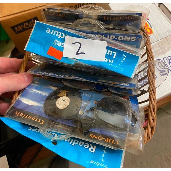 LOT OF CLIP-ON SHADES