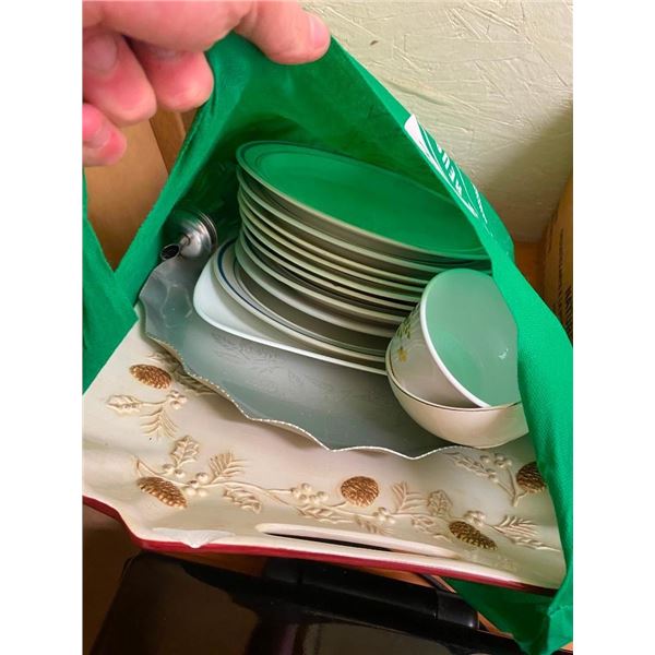 BOX OF ASSORTED DISHES